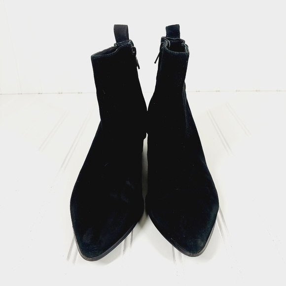 Steve Madden Clover Leather Closed Toe Black Suede Block Heel Ankle Boots A900 - Picture 3 of 11